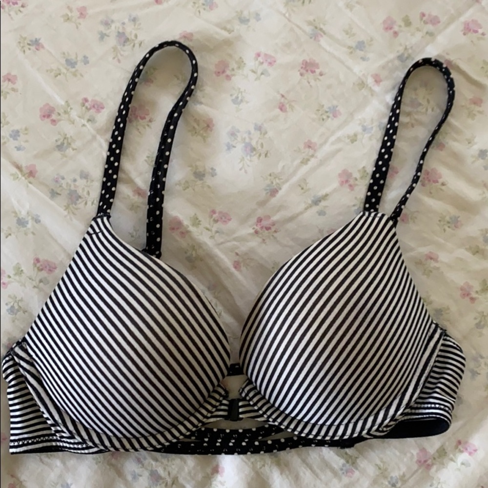 Victoria’s Secret strappy front closure tshirt bra